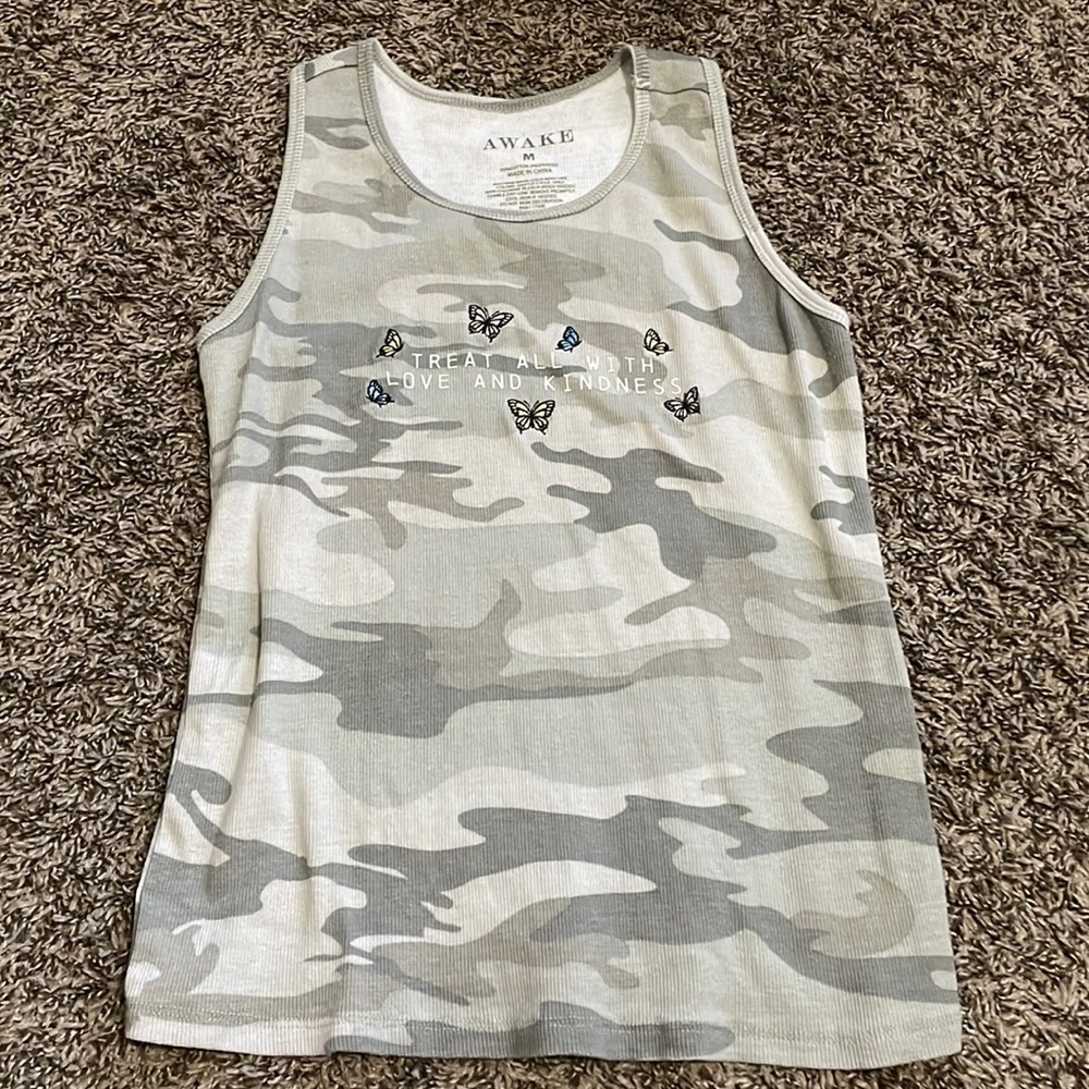 Camo tank graphic